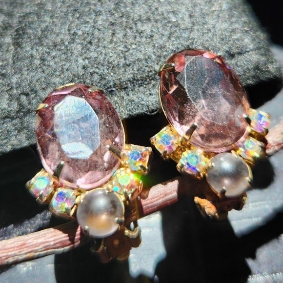Vintage 50s Clip-On Earrings Signed Garne lg Lavender Rhinestone Gold-Tone Rare - Picture 6 of 8